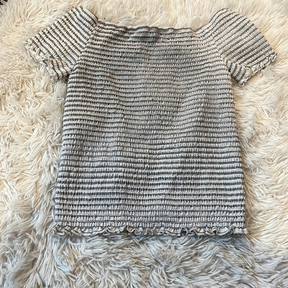 Girls black and white crop top shirt size 10/12